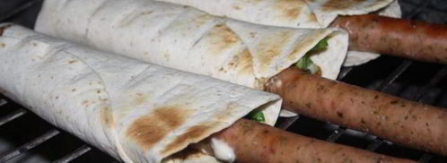 хот-доги в пите с тирольскими колбасками на мангале. Шаг 7