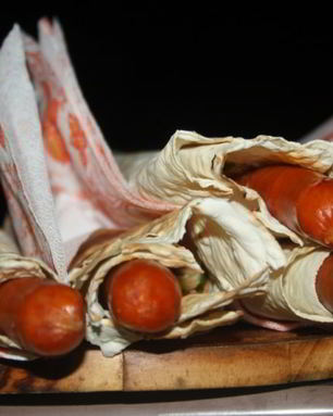 Хотдоги с венгерскими колбасками в лаваше на мангале