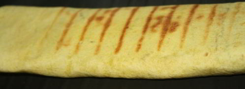 кукурузная тортилья с начинкой из говяжьего фарша, помидора, сыра и свежей зелени. Шаг 9