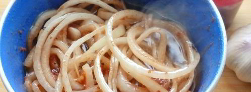 маринованный лук с аджикой и пряностями. Шаг 6