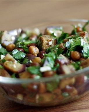 Нут с баклажаном