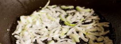 деревенский омлет с лисичками и луком. Шаг 3