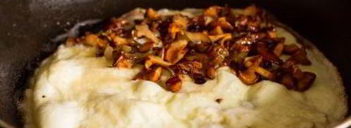 деревенский омлет с лисичками и луком. Шаг 10