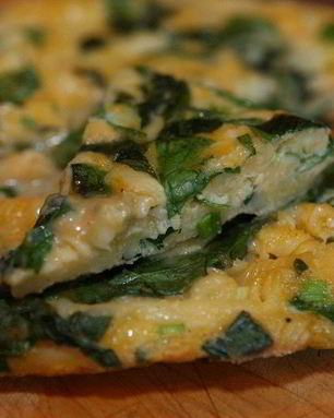 Фриттата с макаронами и шпинатом