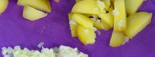 испанский омлет с картофелем, семгой и укропом. Шаг 4