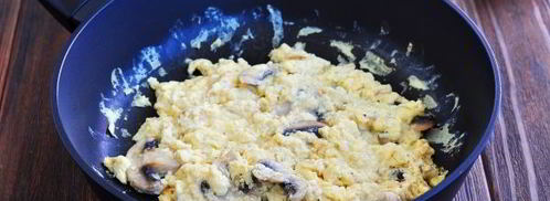 омлет на кефире на сковороде. Шаг 7