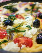 Омлет по мотивам греческого салата