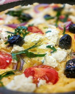 Омлет по мотивам греческого салата