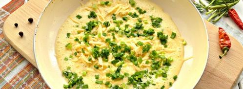 омлет с картофелем, сыром и свежей зеленью. Шаг 4