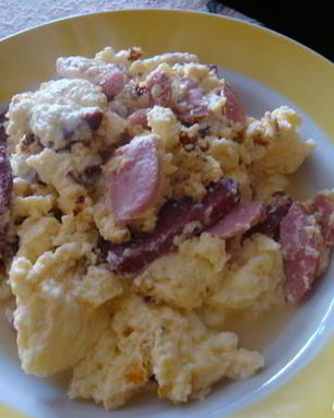 Омлет с колбасой и сыром