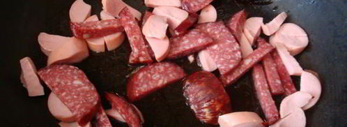 омлет с колбасой и сыром. Шаг 3