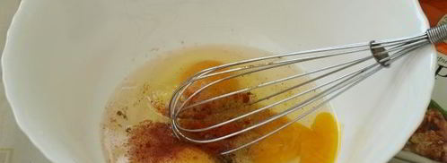 омлет с творогом на сковороде. Шаг 4