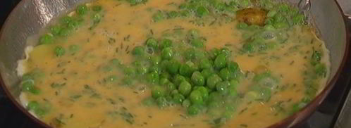 омлет с зеленым горошком, картофелем и сыром. Шаг 8