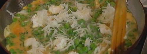 омлет с зеленым горошком, картофелем и сыром. Шаг 11