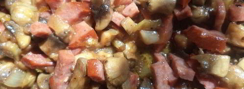 омлет в булочке с шампиньонами и колбаской. Шаг 3