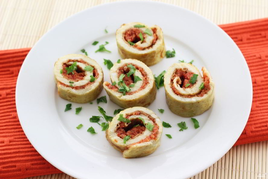 Рецепт рулетиков из омлета с начинкой