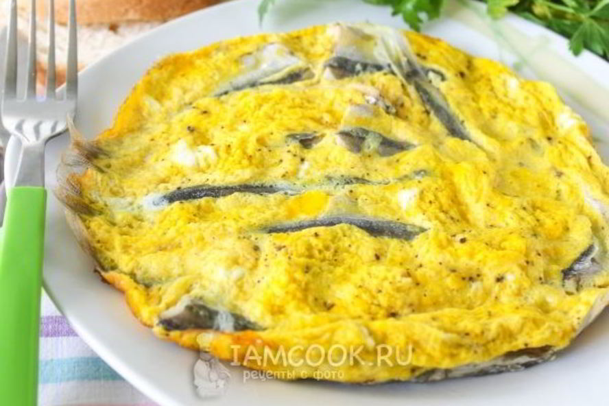 Рецепт жареной мойвы в омлете