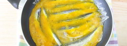 жареная мойва в омлете. Шаг 8