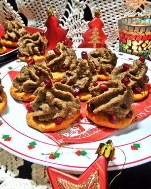 Фасолевый паштет на томатных крекерах