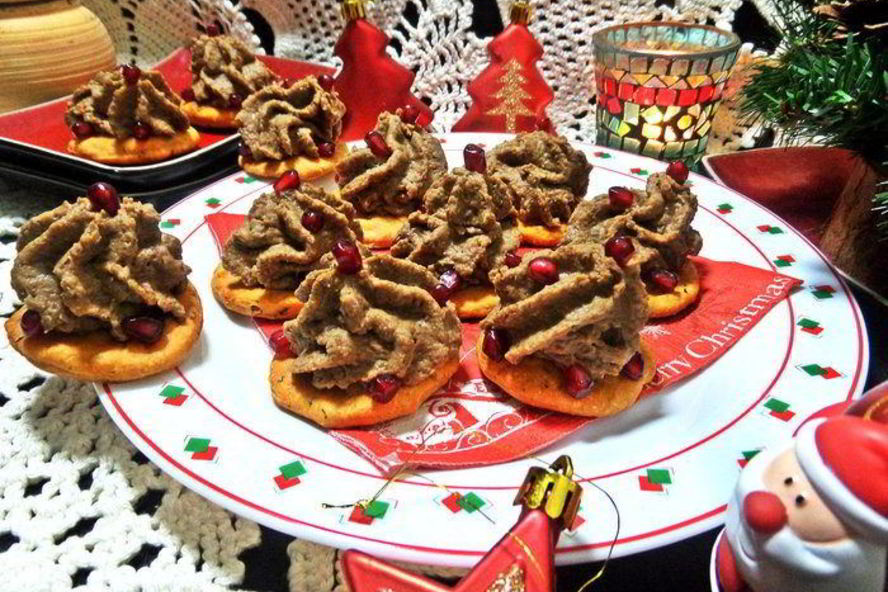 Рецепт фасолевого паштета на томатных крекерах