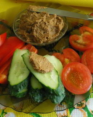 Паштет из чечевицы с орехами и черносливом