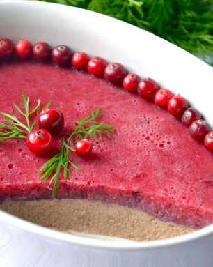 Паштет из куриной печени со сливово-клюквенным желе