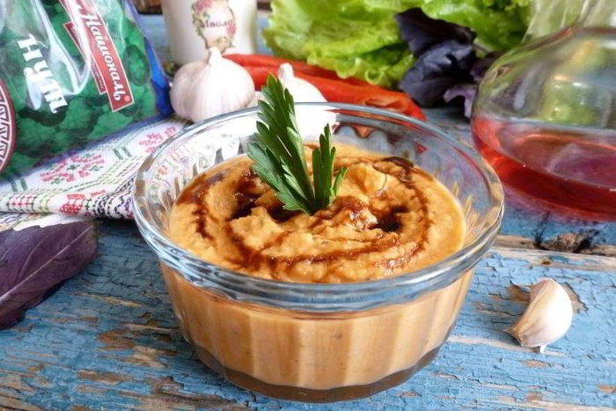 Рецепт паштета из нута с вялеными томатами и маринованным огурчиком