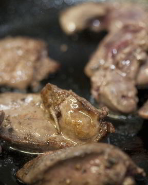 Паштет в банках