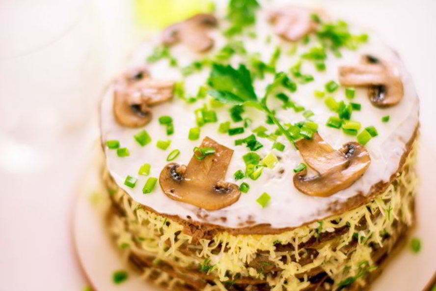 Рецепт печеночного торта с шампиньонами