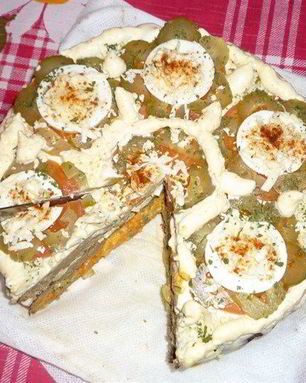 Торт из печени с двумя разными начинками