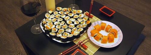 маки суши с лососем, сыром и огурцом. Шаг 14