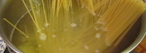 роллы из баклажанов со спагетти. Шаг 6