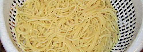 роллы из баклажанов со спагетти. Шаг 7