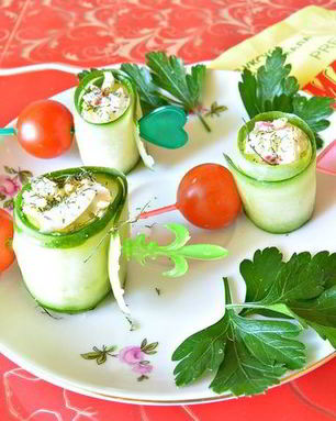 Роллы из огурца с крабовыми палочками