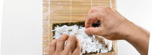 роллы калифорния с крабом. Шаг 6