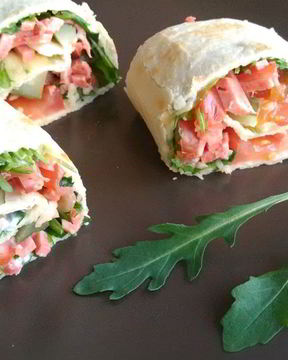 Роллы с овощами и ветчиной