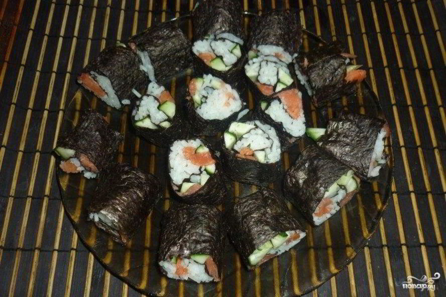 Рецепт роллов с семгой и огурцом