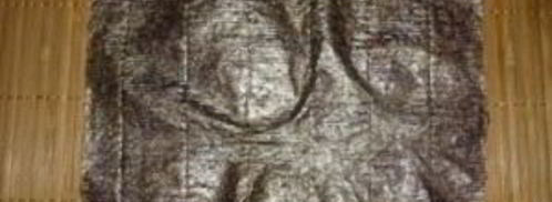 роллы с семгой и огурцом. Шаг 4