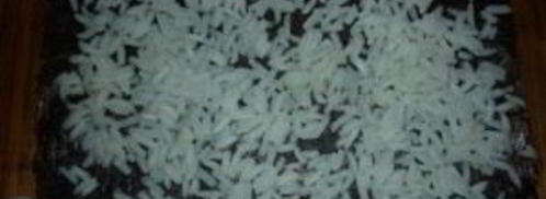 роллы с семгой и огурцом. Шаг 5