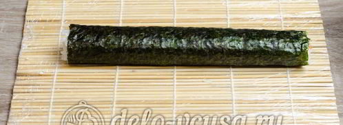 роллы с семгой сяке маки. Шаг 5