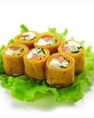 Запеченные роллы с лососевой начинкой