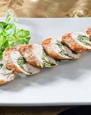 Быстрые рулетики из курицы со шпинатом