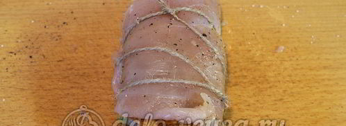 куриный рулет с омлетом. Шаг 14