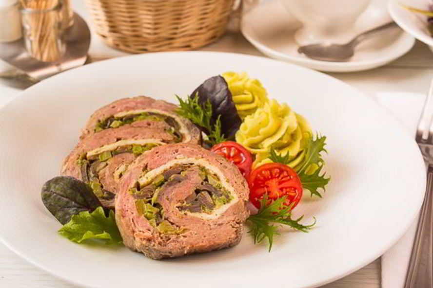 Рецепт мясного рулета с брокколи и грибами