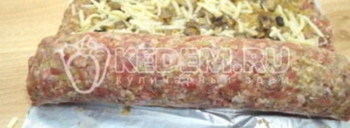 мясной рулет с грибами и сыром новогодний. Шаг 12