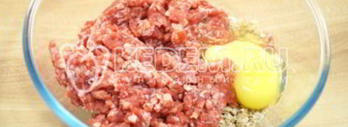 мясной рулет с грибами и сыром новогодний. Шаг 5