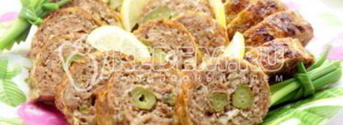 мясной рулет с маринованными огурчиками. Шаг 9