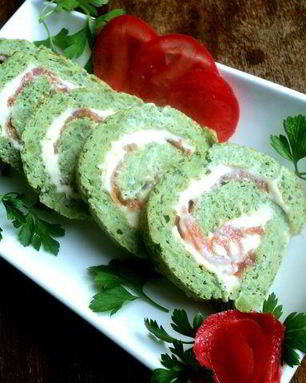 Рулет из брокколи с семгой