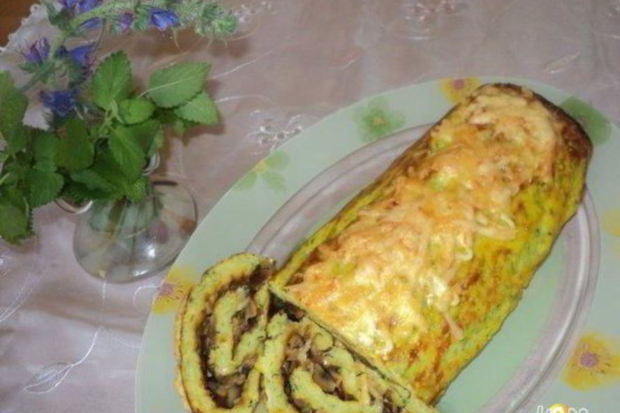 Рецепт рулета из кабачков с грибами и сыром