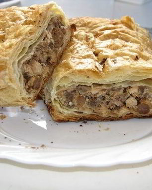 Рулет из слоеного бездрожжевого теста